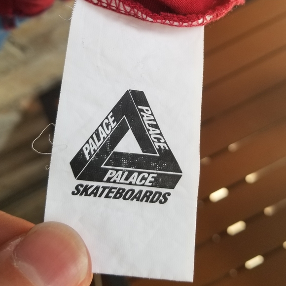 Palace Flaggin T-Shirt - Picture 4 of 4